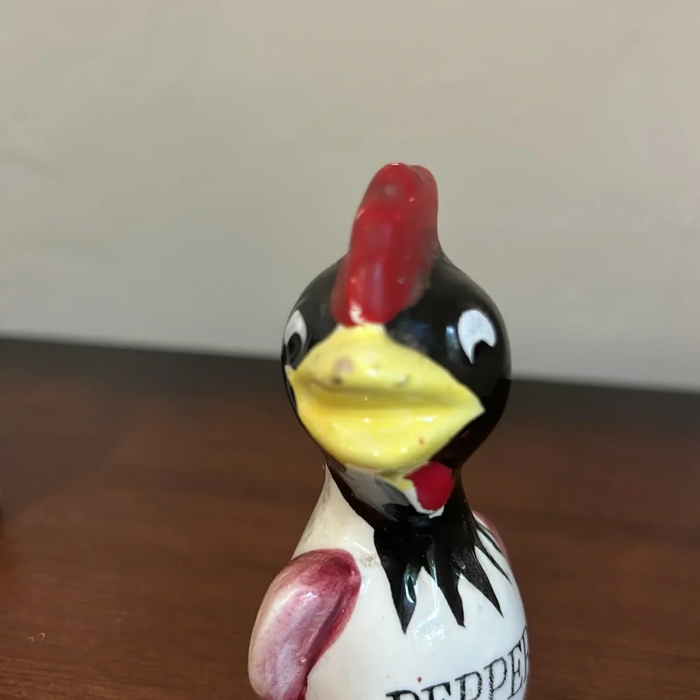 Vintage chicken / Rooster Salt & Pepper shakers